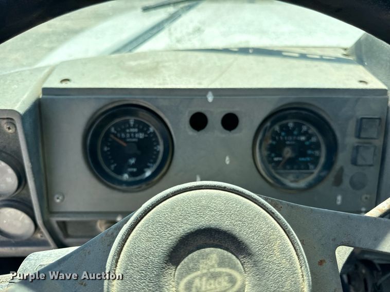 image for item DT2099 1999 Mack  RD690S ready mix truck