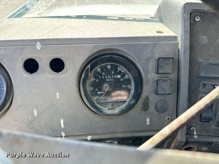 image for item DT2099 1999 Mack  RD690S ready mix truck