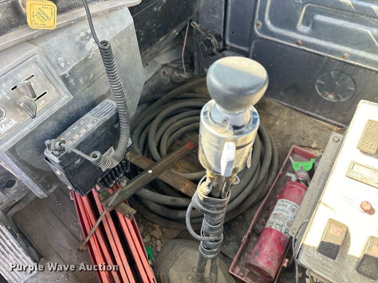 image for item DT2099 1999 Mack  RD690S ready mix truck