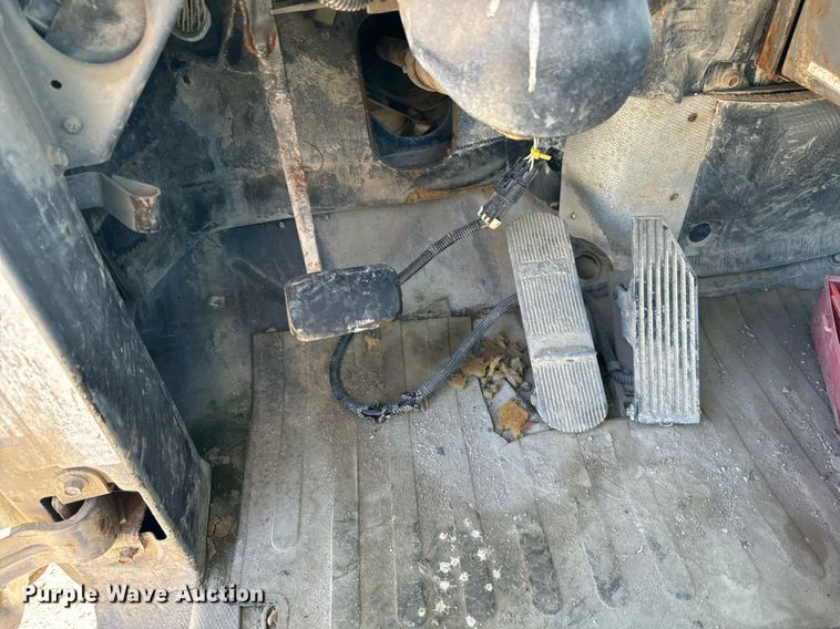 image for item DT2099 1999 Mack  RD690S ready mix truck