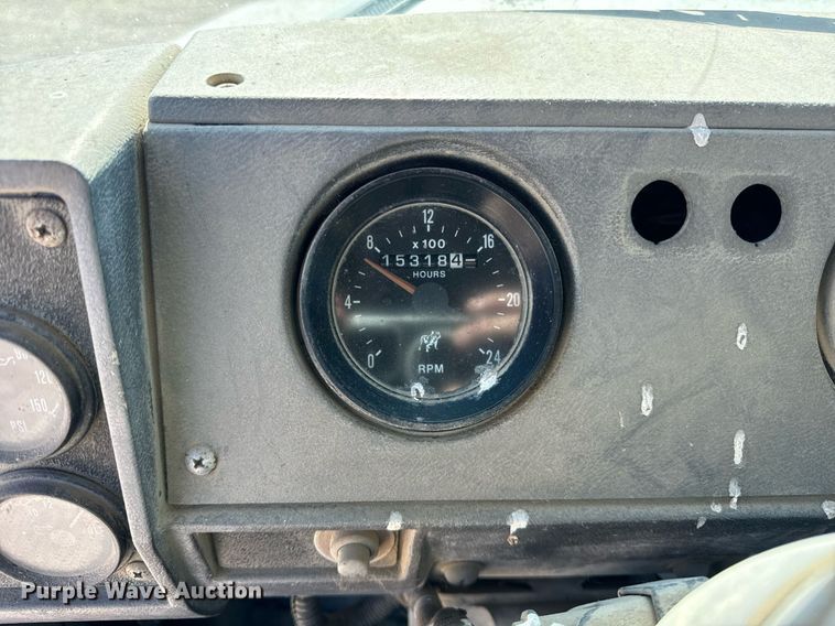 image for item DT2099 1999 Mack  RD690S ready mix truck