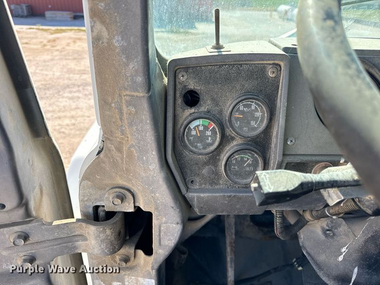 image for item DT2099 1999 Mack  RD690S ready mix truck