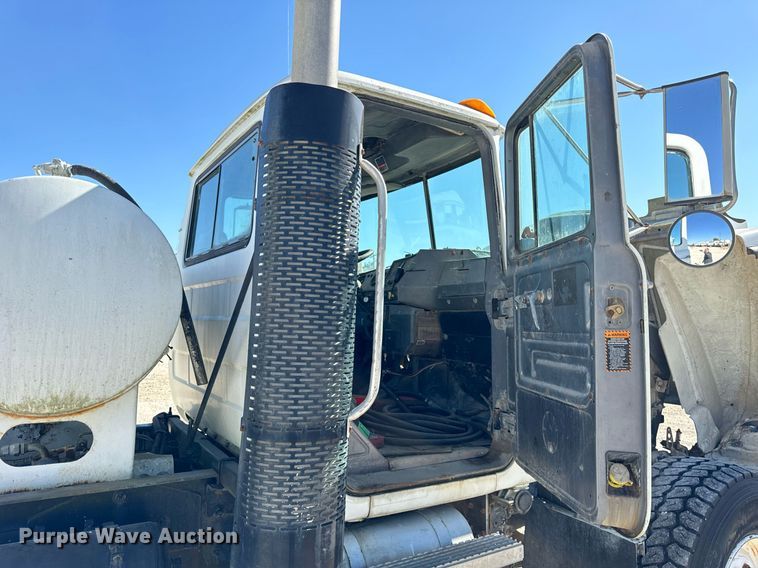 image for item DT2099 1999 Mack  RD690S ready mix truck