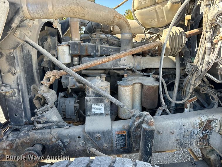 image for item DT2099 1999 Mack  RD690S ready mix truck