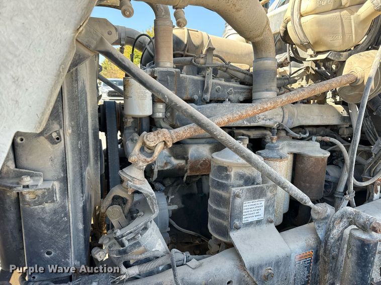 image for item DT2099 1999 Mack  RD690S ready mix truck