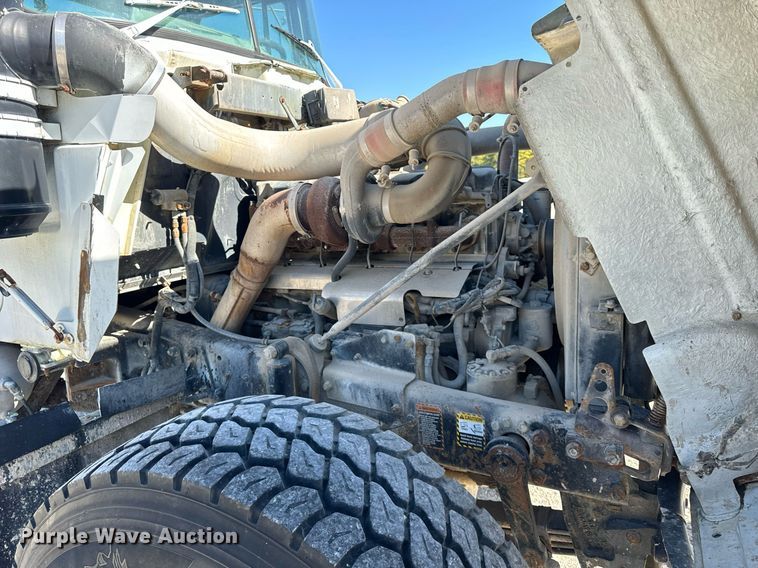 image for item DT2099 1999 Mack  RD690S ready mix truck