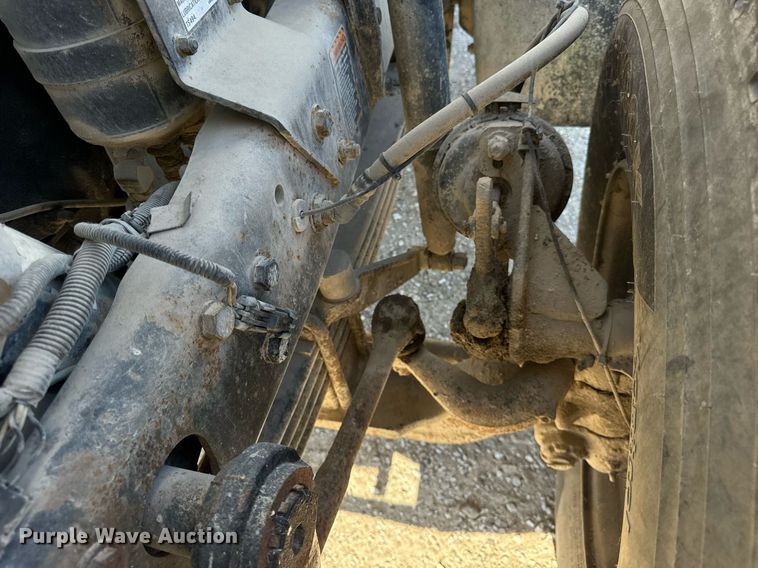 image for item DT2099 1999 Mack  RD690S ready mix truck