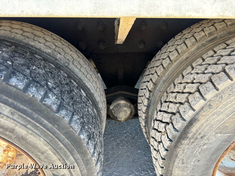 image for item DT2099 1999 Mack  RD690S ready mix truck