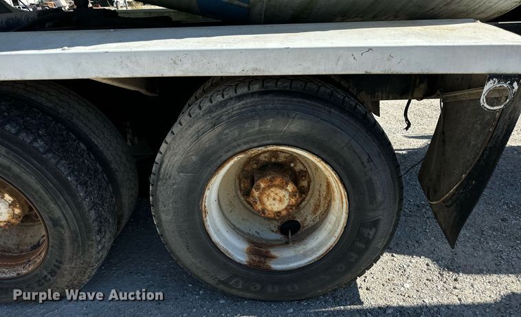 image for item DT2099 1999 Mack  RD690S ready mix truck