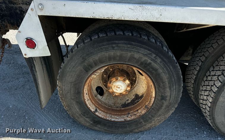 image for item DT2099 1999 Mack  RD690S ready mix truck