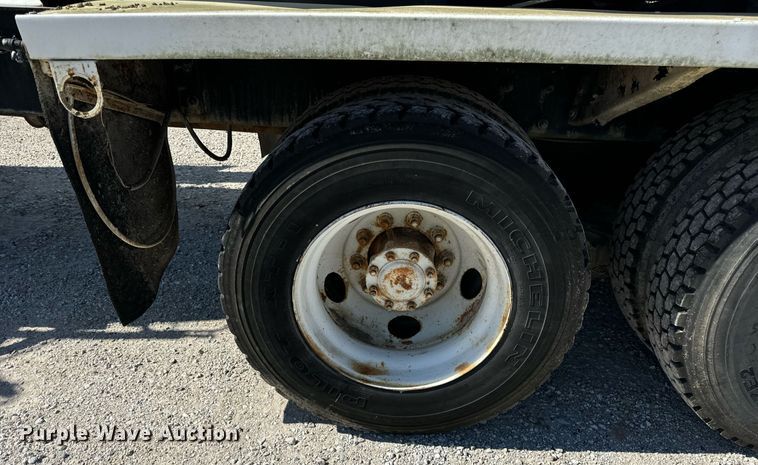 image for item DT2099 1999 Mack  RD690S ready mix truck