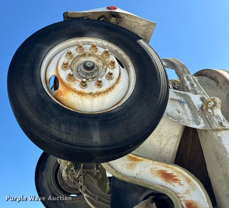 image for item DT2099 1999 Mack  RD690S ready mix truck