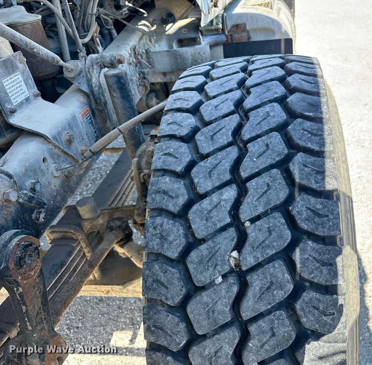 image for item DT2099 1999 Mack  RD690S ready mix truck