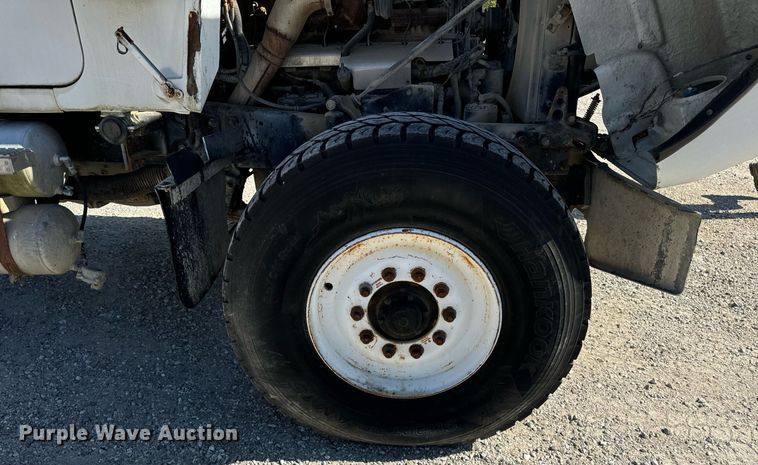 image for item DT2099 1999 Mack  RD690S ready mix truck