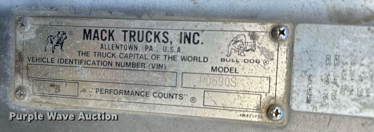 image for item DT2099 1999 Mack  RD690S ready mix truck