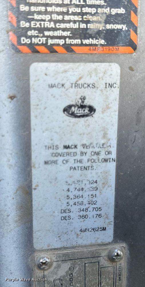 image for item DT2099 1999 Mack  RD690S ready mix truck