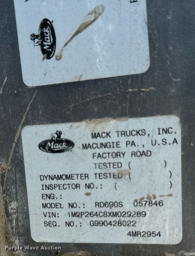 image for item DT2099 1999 Mack  RD690S ready mix truck