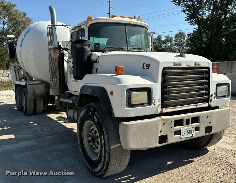 image for item DT2100 1998 Mack  RD690S ready mix truck