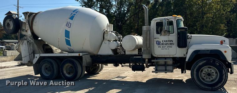 image for item DT2100 1998 Mack  RD690S ready mix truck