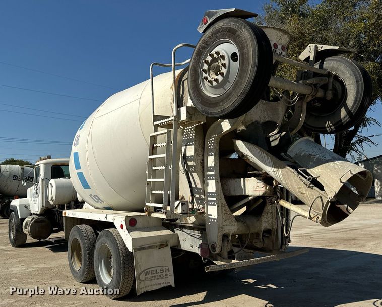 image for item DT2100 1998 Mack  RD690S ready mix truck