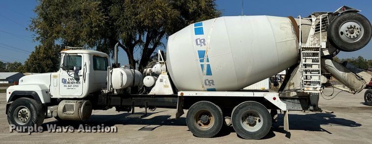 image for item DT2100 1998 Mack  RD690S ready mix truck