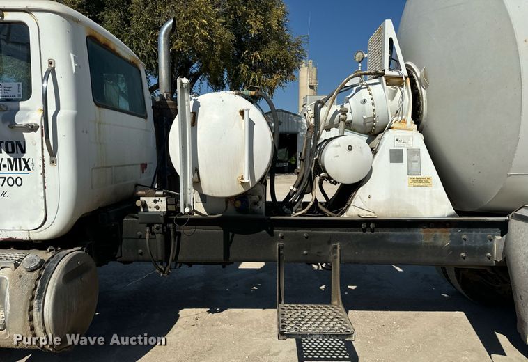 image for item DT2100 1998 Mack  RD690S ready mix truck
