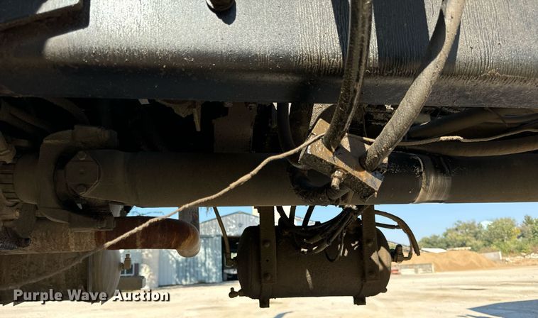 image for item DT2100 1998 Mack  RD690S ready mix truck