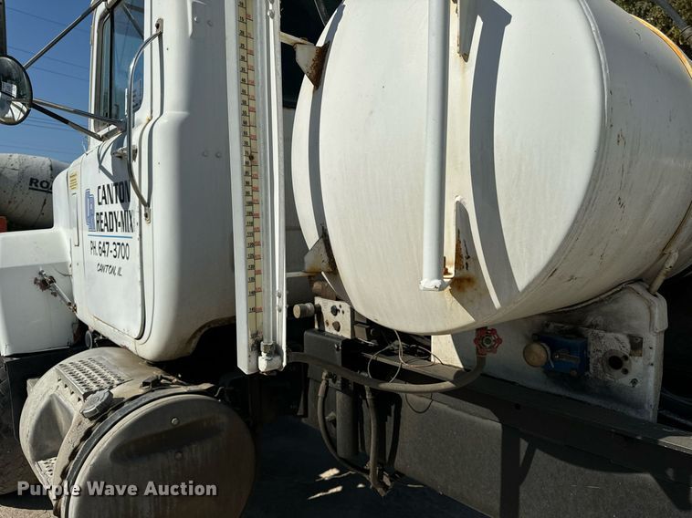 image for item DT2100 1998 Mack  RD690S ready mix truck
