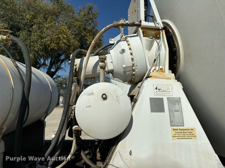 image for item DT2100 1998 Mack  RD690S ready mix truck