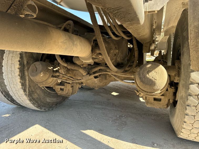 image for item DT2100 1998 Mack  RD690S ready mix truck