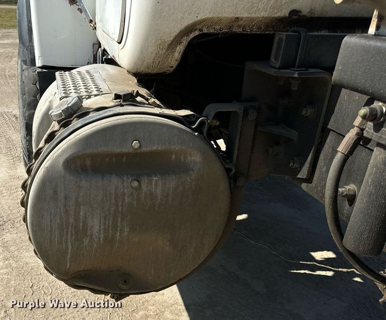 image for item DT2100 1998 Mack  RD690S ready mix truck