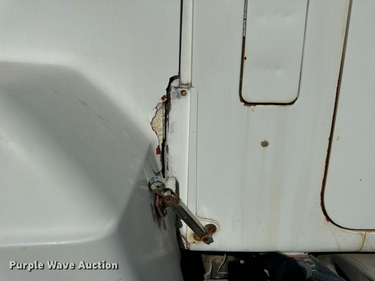 image for item DT2100 1998 Mack  RD690S ready mix truck