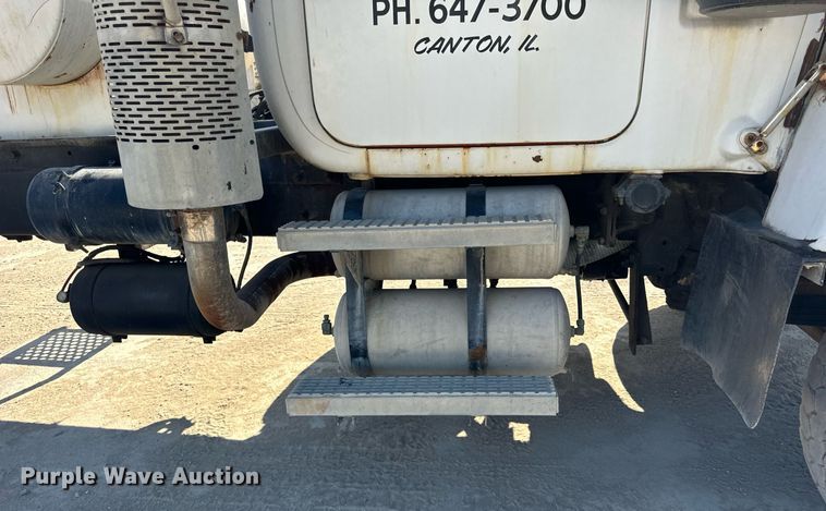 image for item DT2100 1998 Mack  RD690S ready mix truck