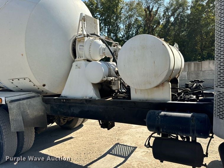 image for item DT2100 1998 Mack  RD690S ready mix truck