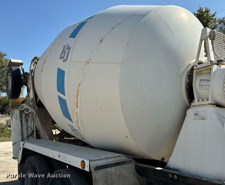 image for item DT2100 1998 Mack  RD690S ready mix truck