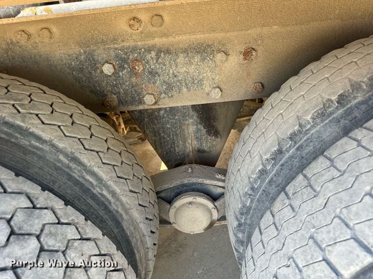 image for item DT2100 1998 Mack  RD690S ready mix truck