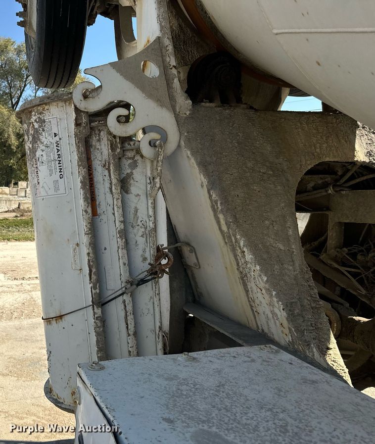 image for item DT2100 1998 Mack  RD690S ready mix truck