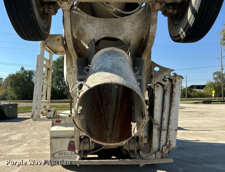 image for item DT2100 1998 Mack  RD690S ready mix truck