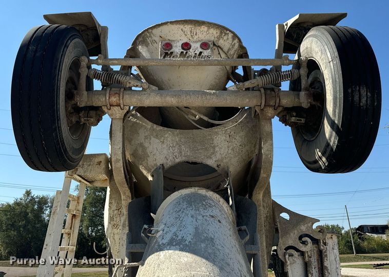 image for item DT2100 1998 Mack  RD690S ready mix truck