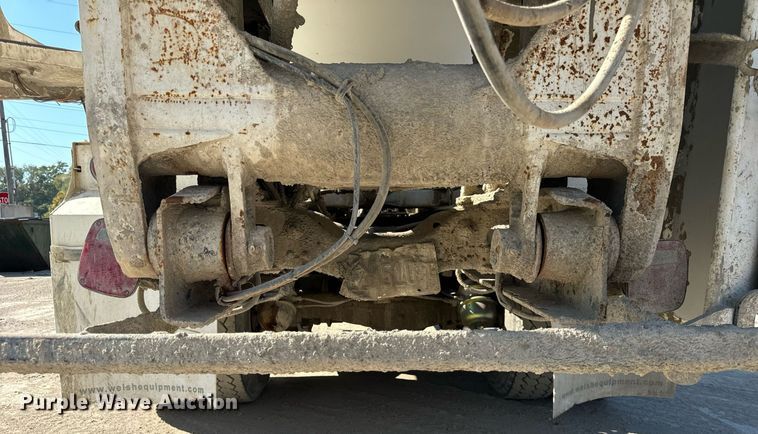 image for item DT2100 1998 Mack  RD690S ready mix truck