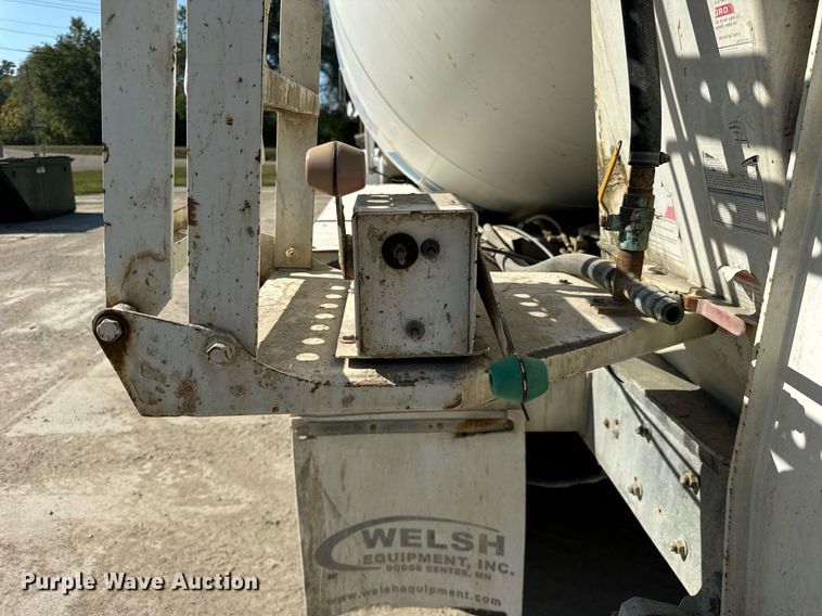 image for item DT2100 1998 Mack  RD690S ready mix truck