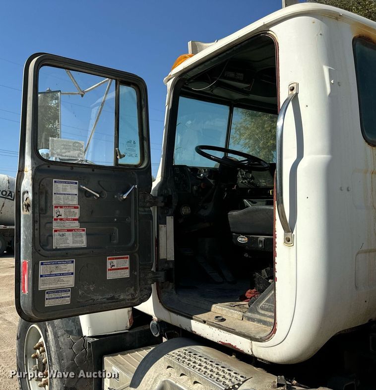 image for item DT2100 1998 Mack  RD690S ready mix truck