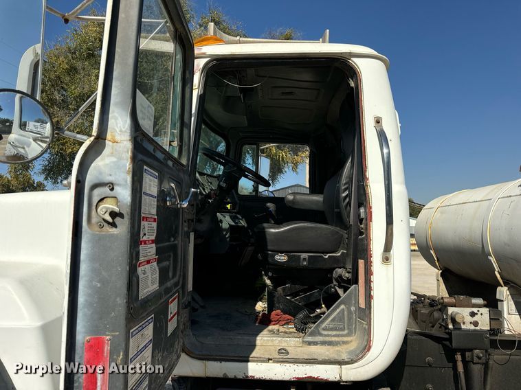 image for item DT2100 1998 Mack  RD690S ready mix truck