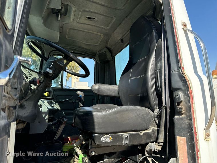 image for item DT2100 1998 Mack  RD690S ready mix truck