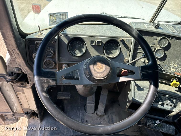 image for item DT2100 1998 Mack  RD690S ready mix truck