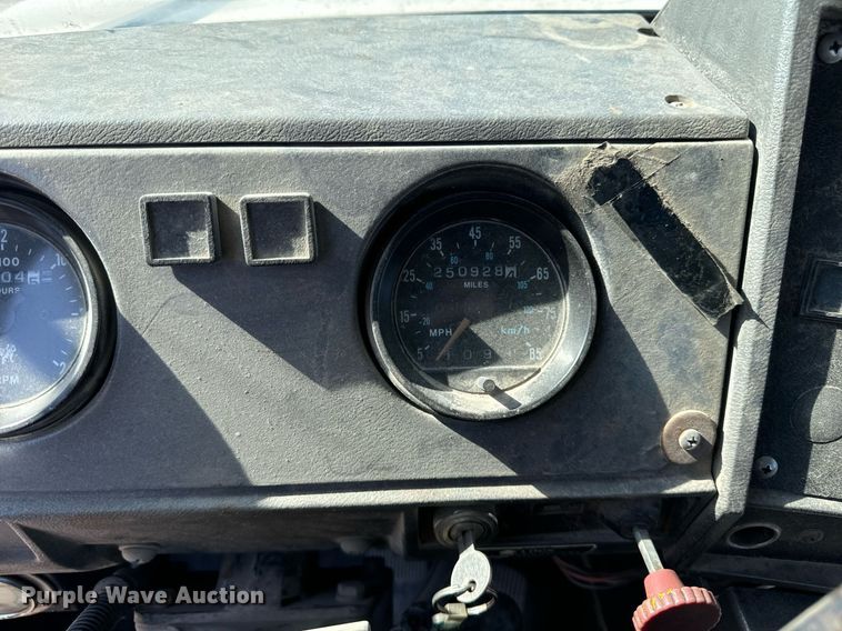 image for item DT2100 1998 Mack  RD690S ready mix truck