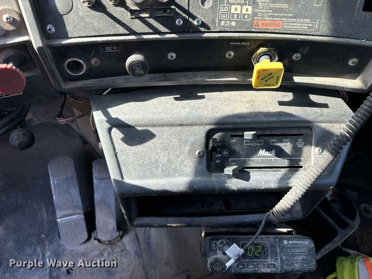 image for item DT2100 1998 Mack  RD690S ready mix truck