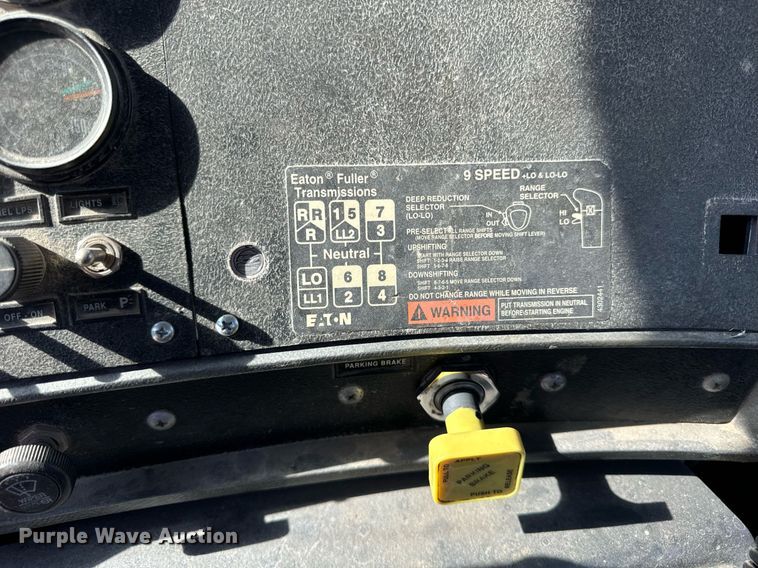 image for item DT2100 1998 Mack  RD690S ready mix truck