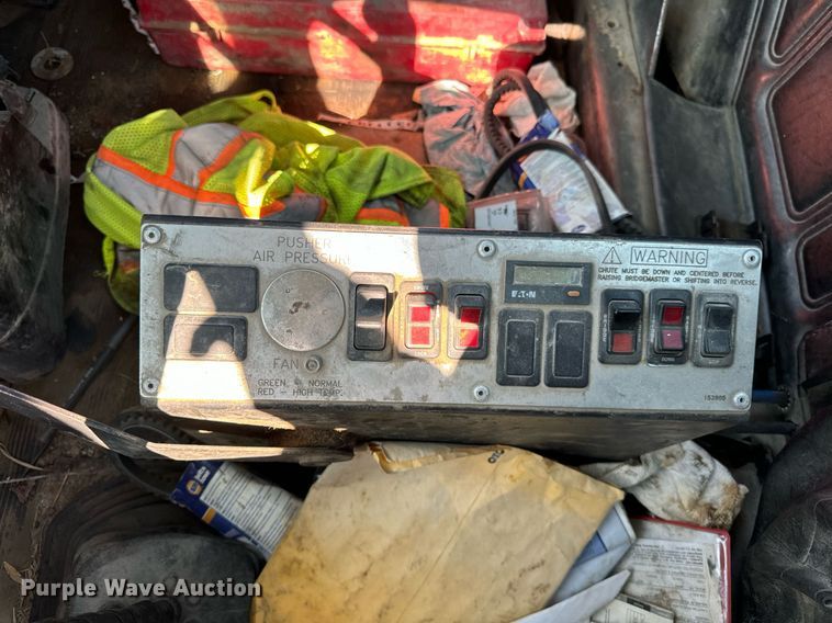 image for item DT2100 1998 Mack  RD690S ready mix truck