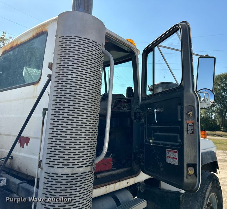 image for item DT2100 1998 Mack  RD690S ready mix truck